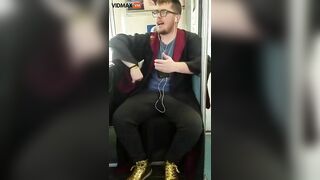 Man Stabbed In Los Angeles Subway For Rapping Loudly - Vi