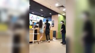 Man Beats Fast Food Restaurant Worker In China