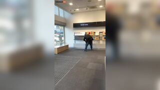 Man Robs IPad Of Verizon Store - Video - VidMax.com