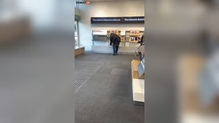 Man Robs IPad Of Verizon Store - Video - VidMax.com