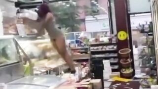 Annoying Hood Rat Causes Trouble In New York Deli And Gets Punished