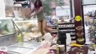 Annoying Hood Rat Causes Trouble In New York Deli And Gets Punished