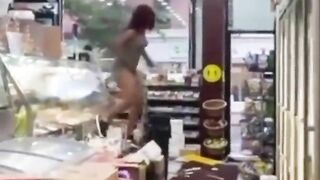 Annoying Hood Rat Causes Trouble In New York Deli And Gets Punished