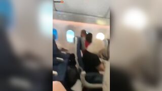 LOT Polish Airlines Passengers Panicked When Window Cracked. Dulin