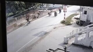 Scooter Driver Dives Into SUV Road (full Video)