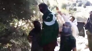 Taliban Hangs Captured Pakistani Soldier 