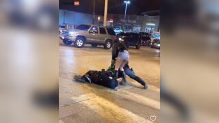 Kansas City, Missouri Mob Twerks Wife While Resisting Arrest