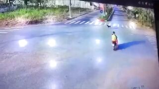 Truck Turns Idiot Motorcyclist Into Red Paint 