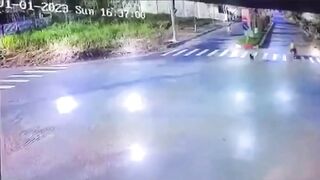 Truck Turns Idiot Motorcyclist Into Red Paint 