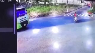 Truck Turns Idiot Motorcyclist Into Red Paint 