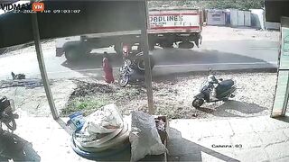 Truck Loses Wheel And Hits Motorcyclist - Video - VidMa