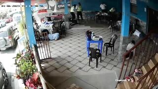 Two Criminals Entered A Restaurant And Started Taking Mobile Phones