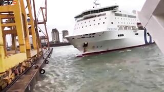 Illusory! Barcelona Ferry Hits Port Crane And Explodes