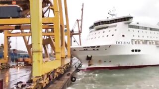 Illusory! Barcelona Ferry Hits Port Crane And Explodes