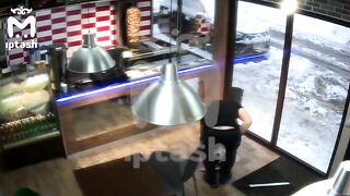 Disgruntled Customer Punches And Stabs Restaurant Employee