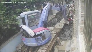 The Wall Collapsed After The Excavator Started, Injuring A Worker