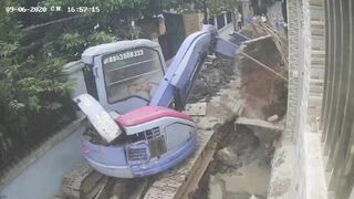 The Wall Collapsed After The Excavator Started, Injuring A Worker