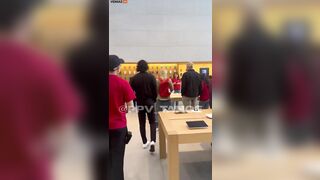 Watch The Mob Get 100% Off At This Apple Store In Pennsylvania