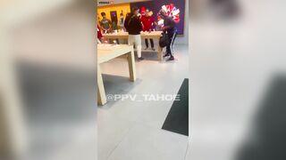 Watch The Mob Get 100% Off At This Apple Store In Pennsylvania