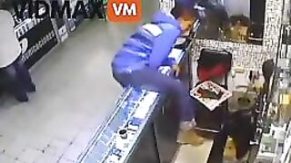 Young Jewelry Thief Receives South American Street Justice