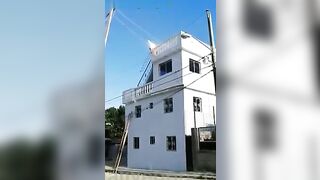 2 Painters Electrocuted On Building Roof 