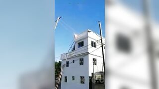 2 Painters Electrocuted On Building Roof 