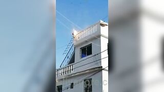 2 Painters Electrocuted On Building Roof 