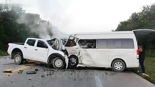 Pickup Truck Collides Head-on With Van, 6 Dead, 11 Injured 