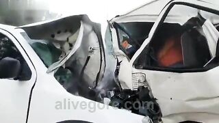 Pickup Truck Collides Head-on With Van, 6 Dead, 11 Injured 