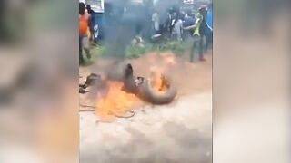 Suspected Nigerian Rapist Interrogated And Burned Alive 