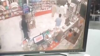 Attempted Robbery In Pakistan Backfires 