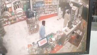 Attempted Robbery In Pakistan Backfires 