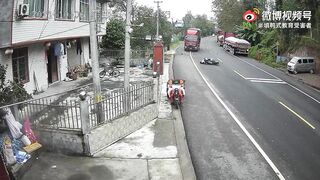 Cyclist Crashes Head-on Into A Truck 
