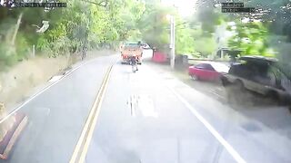 Cyclist Falls Under Half Wheel 