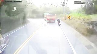 Cyclist Falls Under Half Wheel 