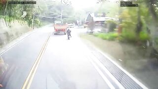 Cyclist Falls Under Half Wheel 