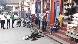 An Old Man Lost His Balance While Riding A Bicycle And Was Crushed To Death