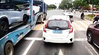 Idiot Gets Run Over By Truck 