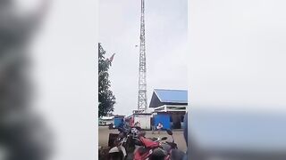 Man Jumps From Cell Phone Tower 