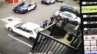 Man Tried To Attack Police With Screwdriver And Shot Dead 