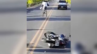 Stupid Cyclist Causes Accident 