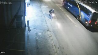 Stupid Thief Chooses Wrong Car To Attack 