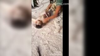 Angry Iraqi Soldiers Behead A Dead ISIS Member