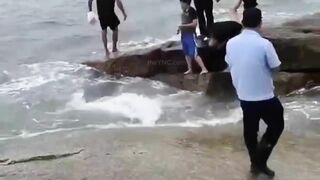 Family Drowns On China Beach