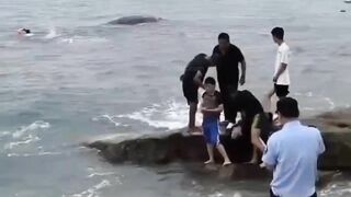 Family Drowns On China Beach