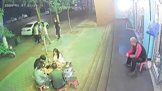 Knife Fighting Is A Very Bad Idea