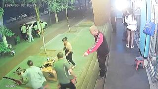 Knife Fighting Is A Very Bad Idea
