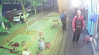 Knife Fighting Is A Very Bad Idea
