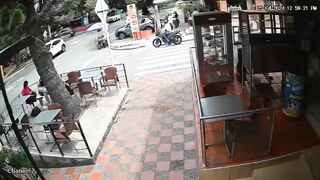 Quick Draw McGraw Foils Armed Robbery