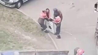 Russians Fight Over Washing Machines
